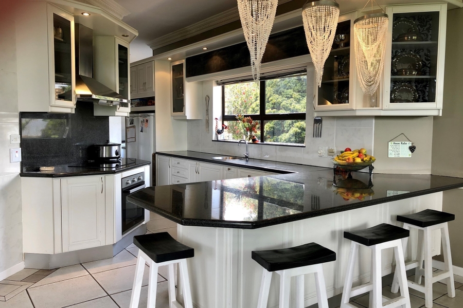 7 Bedroom Property for Sale in Plattekloof Western Cape